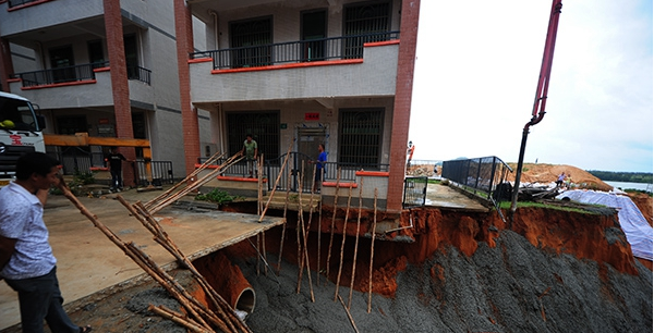 混凝土、民房傾斜