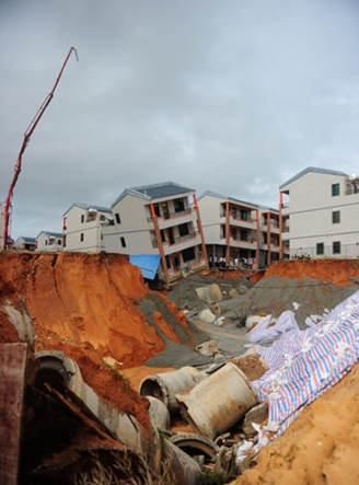 混凝土、民房傾斜