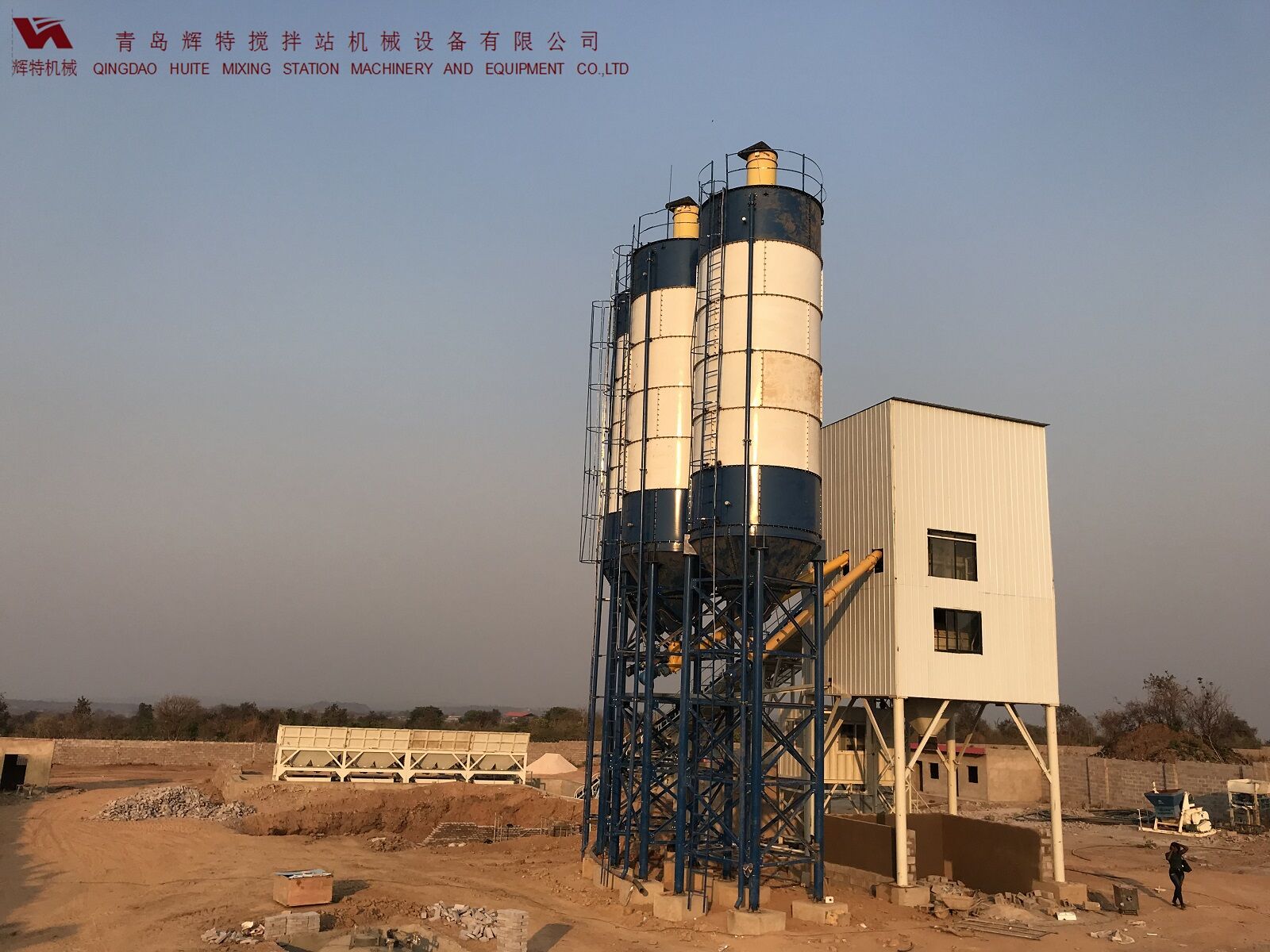 輝特混凝土攪拌站HZS120采用國內(nèi)外知名品牌，大大降低了設(shè)備故障率