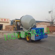 湖北赤壁帶自上料攪拌車廠家說(shuō)明，1.6立方2方流動(dòng)式自裝料自拌水泥罐車價(jià)格