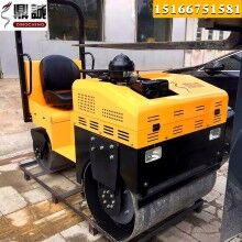 看成?。】?.5噸座駕式柴油壓路機 雙鋼輪壓路機 溝槽施工壓土機